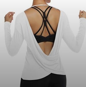 Muzniuer cross athletic top.  Sz  lrg. NWTs